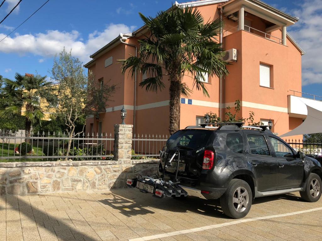 Zdjęcie z galerii obiektu Apartments Villa Učka w mieście Opatija