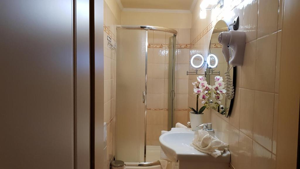 Koupelna v ubytování Hotel Isabell Győr