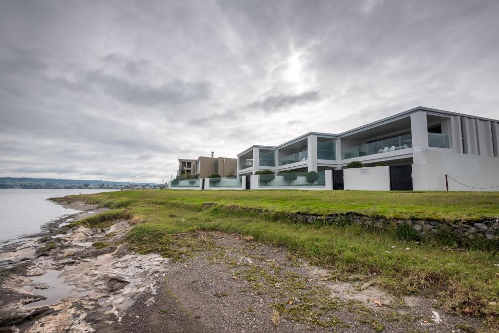 Sacred Waters Taupo - Resim 4