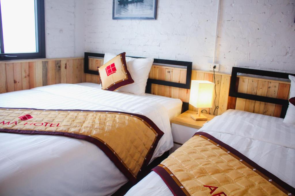 Postel nebo postele na pokoji v ubytování AROMA Ha Long Hotel