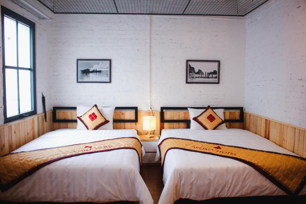 Postel nebo postele na pokoji v ubytování AROMA Ha Long Hotel
