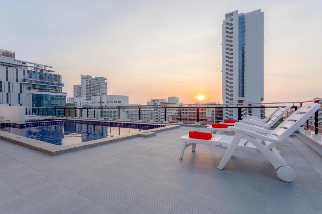 Bazén v ubytování Citismart Luxury Apartments nebo v jeho okolí