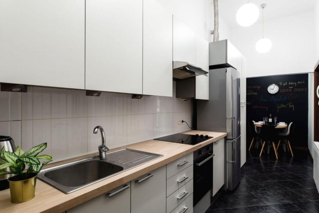 Cracow Rent Apartments - spacious apartments for 2-7 people in quiet area - Kolberga Street nr 3 - 10 min to Main Square by foot - Resim 28