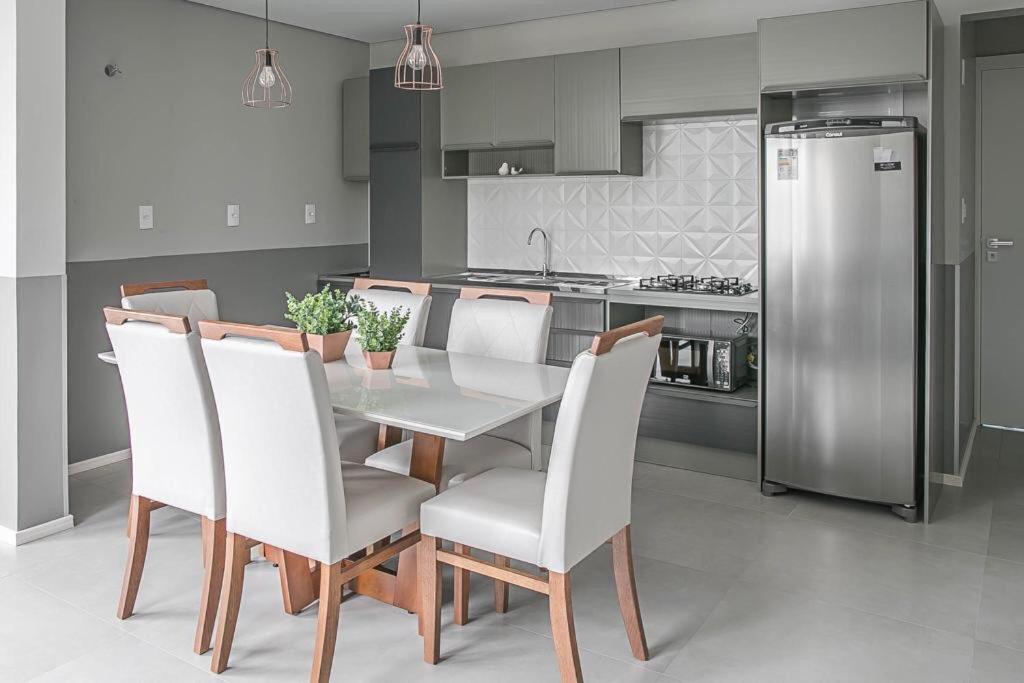  Apartamento Decorado e com Piscina