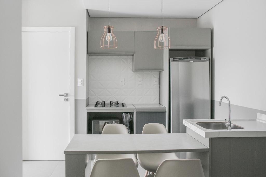  Apartamento Decorado e com Piscina