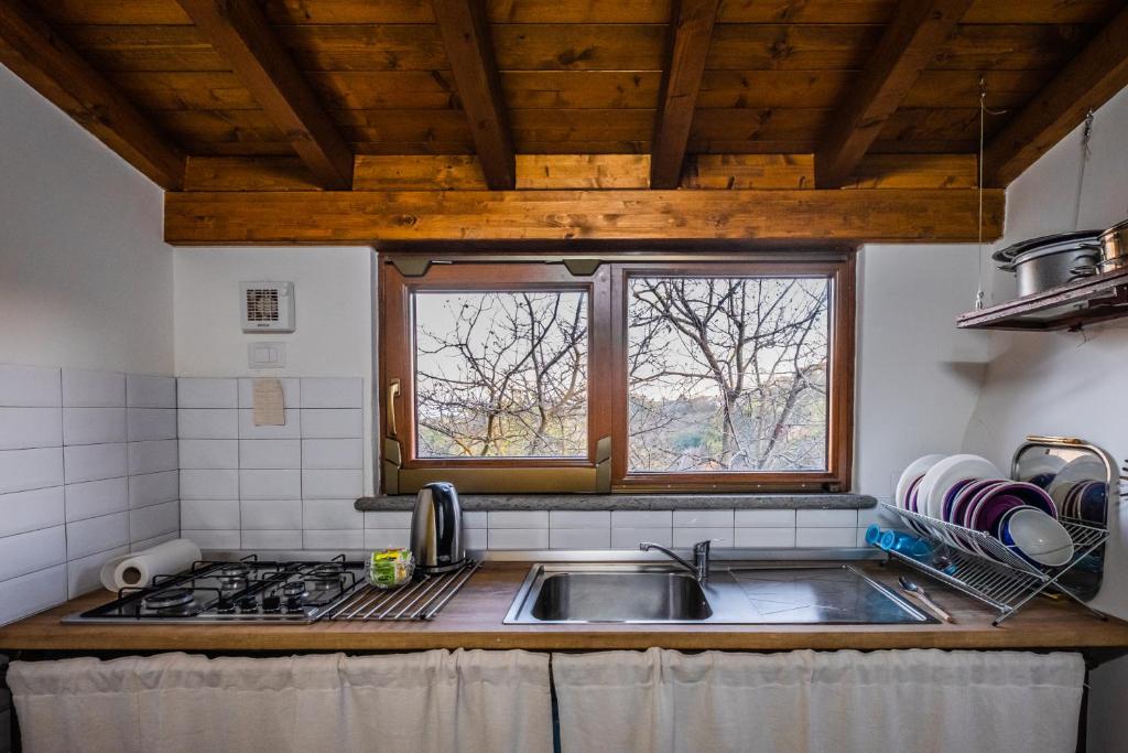 Kuchyň nebo kuchyňský kout v ubytování Giamevi House