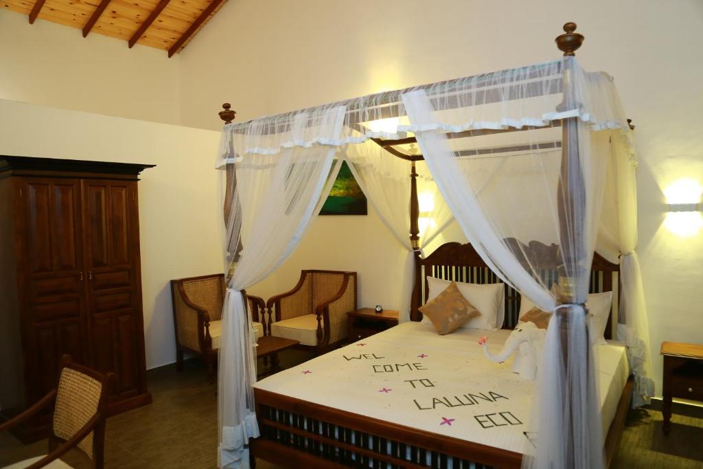 Postel nebo postele na pokoji v ubytování Laluna Eco Resort Pvt Ltd