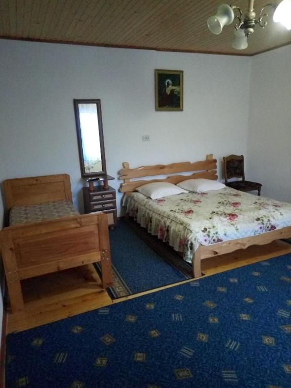 Едельвейс - Triple Room With Private External Bathroom