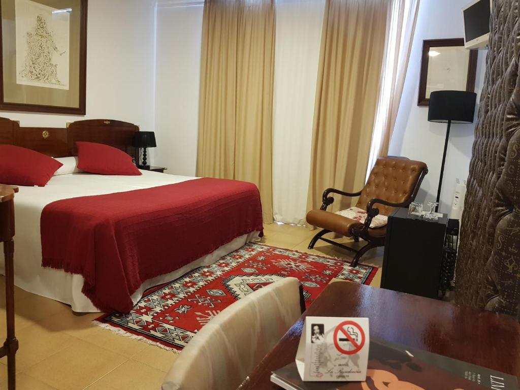 A bed or beds in a room at Hotel La Residencia