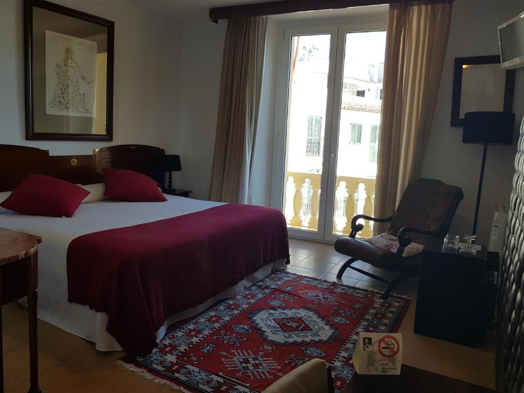 A bed or beds in a room at Hotel La Residencia