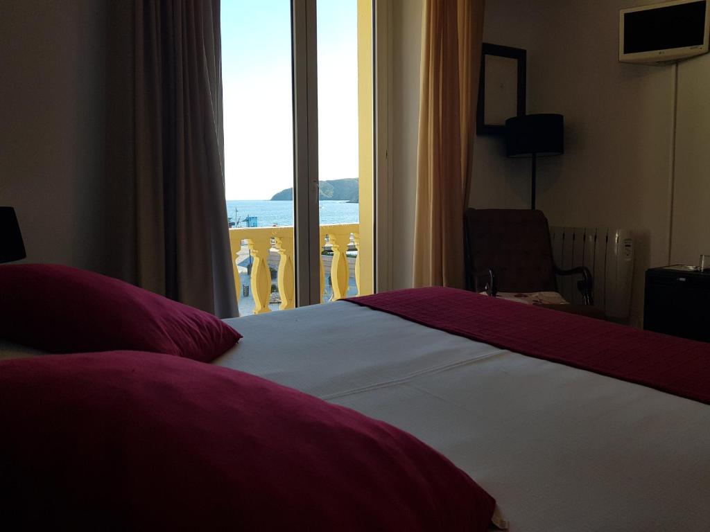 A bed or beds in a room at Hotel La Residencia