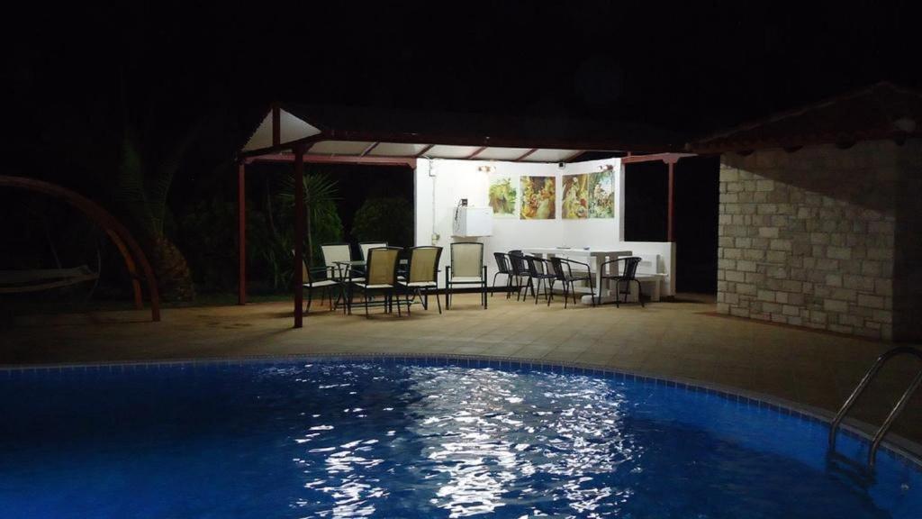 Bazén v ubytování Glyfada Villas III nebo v jeho okolí