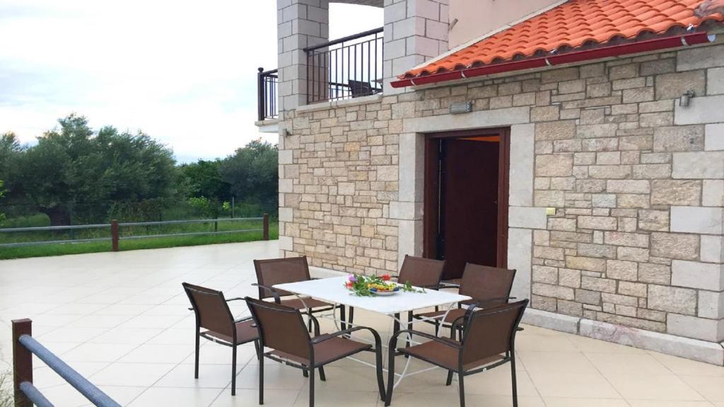 Balkón nebo terasa v ubytování Glyfada Villas III