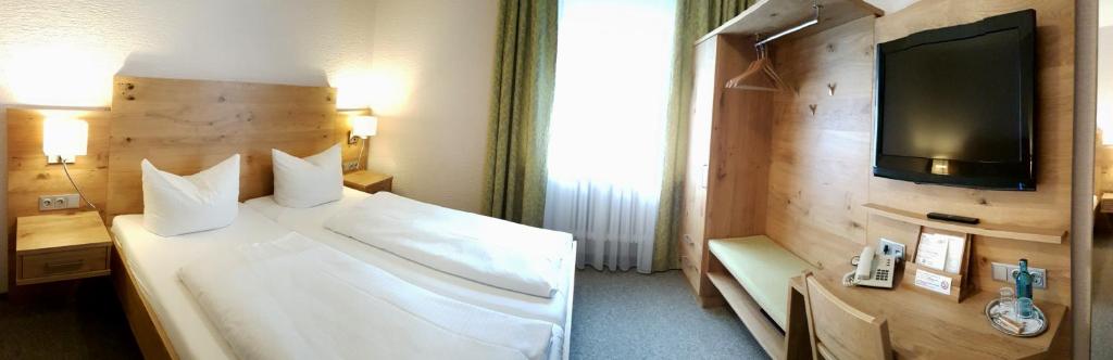 Postel nebo postele na pokoji v ubytování Gasthof Kern