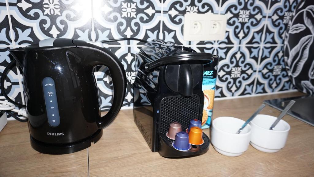 Tetera y cafetera en Sint-Jans Appartments