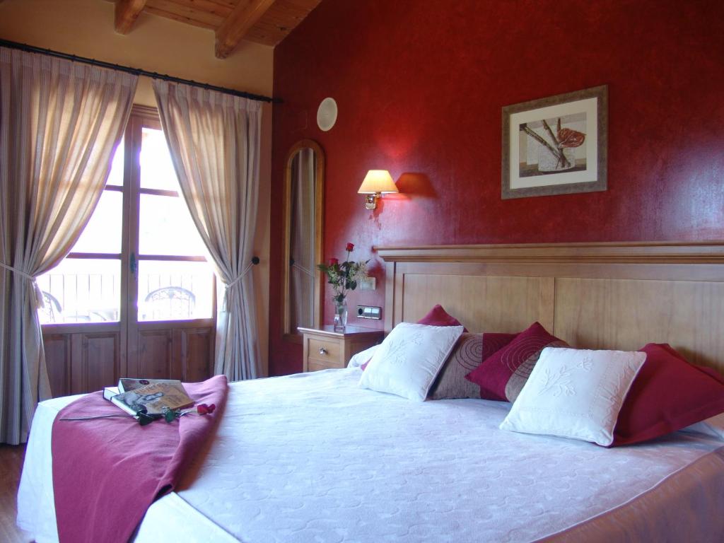 Postel nebo postele na pokoji v ubytování Hotel & SPA Peña Montañesa