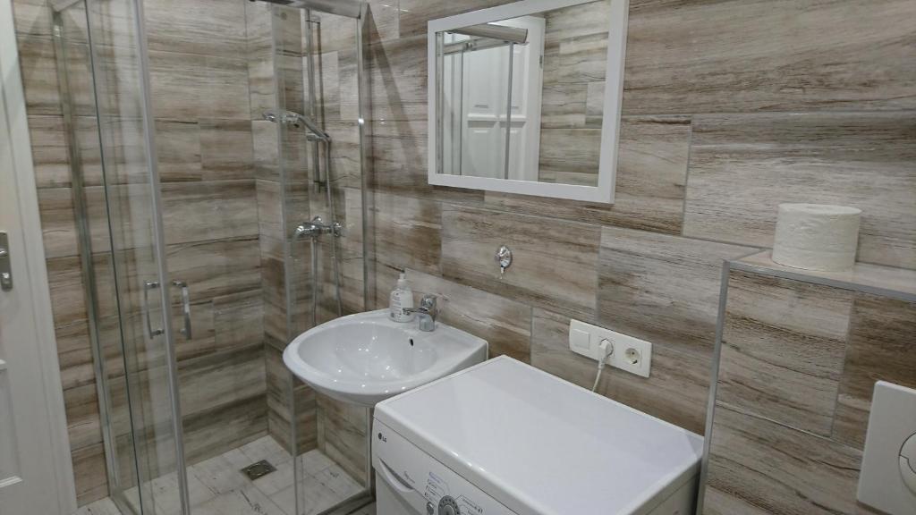 Kisfaludy Károly Apartman 9021 Győr, 24 Kisfaludy utca 2.emelet, 1. ajtó kép - 1