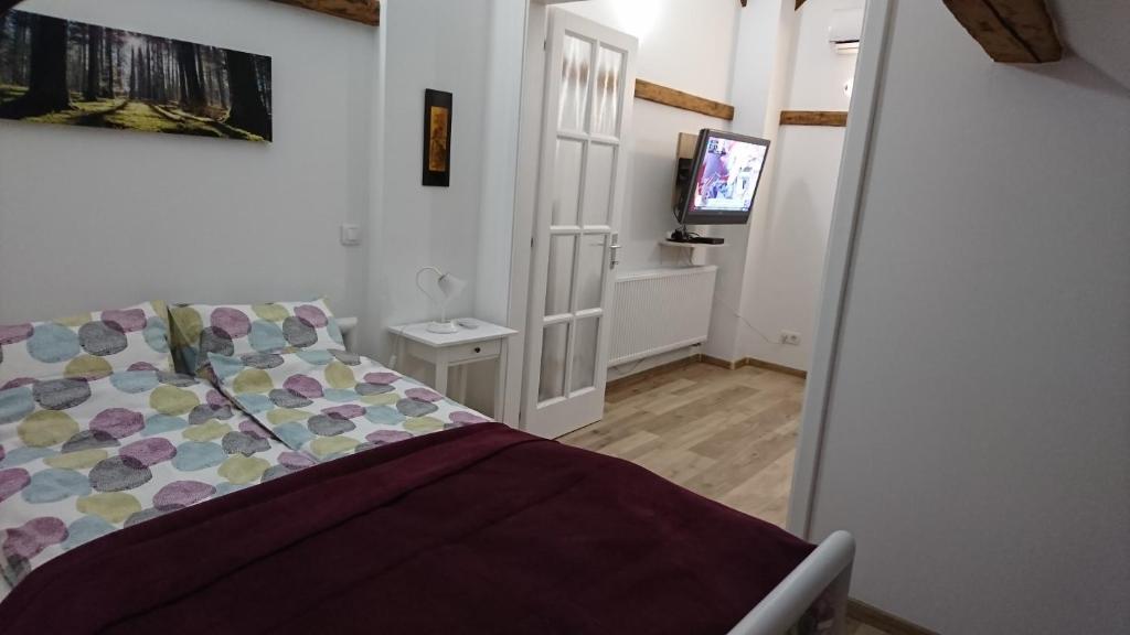 Posteľ alebo postele v izbe v ubytovaní Kisfaludy Sándor Apartman