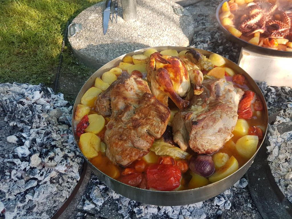 Jídlo v penzionu nebo okolí
