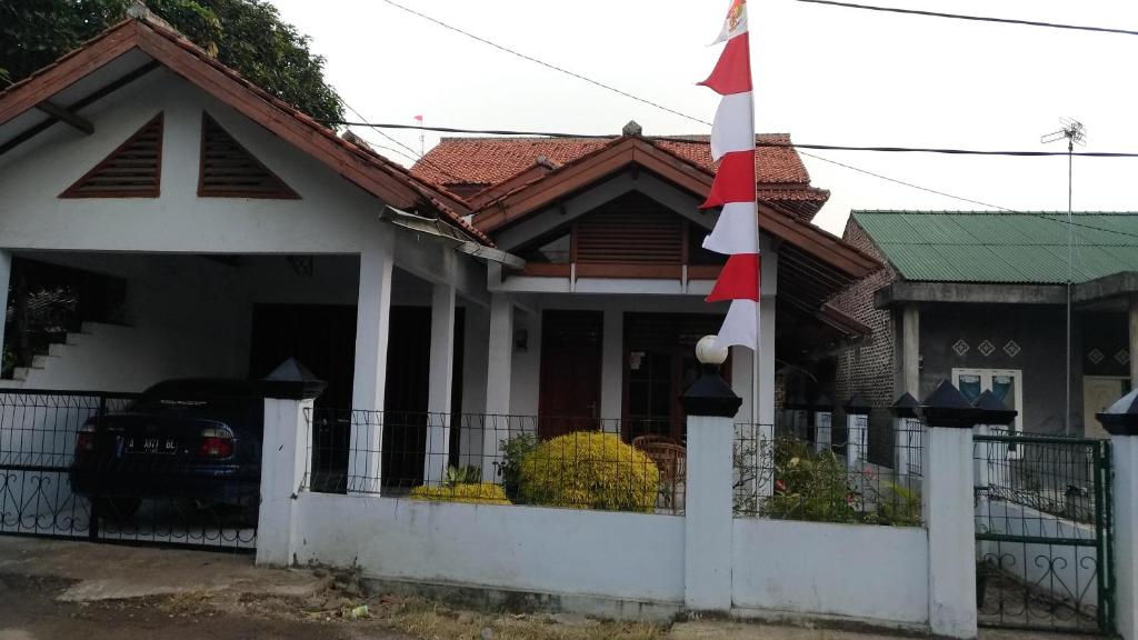 a house with a christmas flag in front of it at Wisma Sayura Syariah in Cinangka