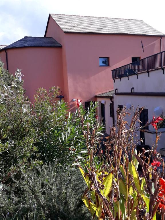 The building in which a vendégházakat is located