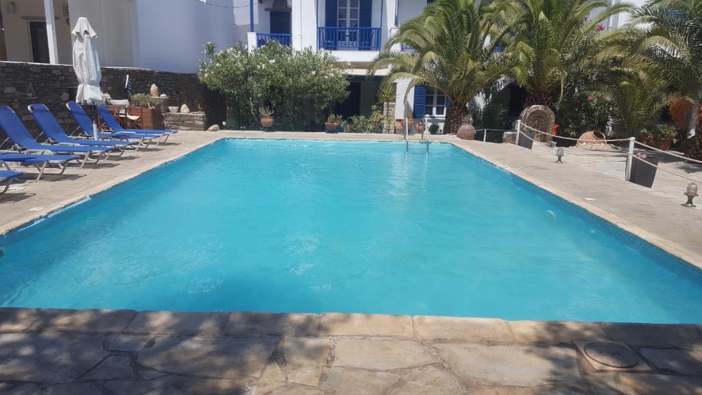 Bazén v ubytování Tinos apartments Zalonis nebo v jeho okolí