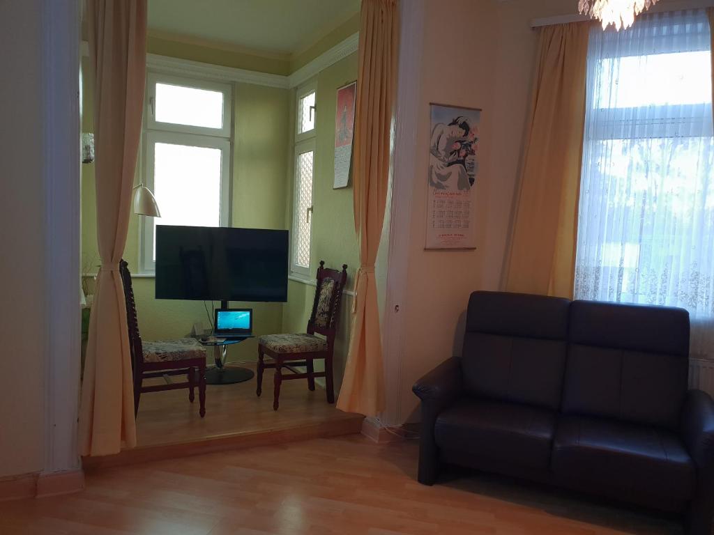 TV a/nebo společenská místnost v ubytování Hotel Alte Post