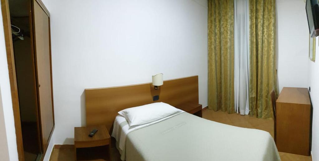 Postel nebo postele na pokoji v ubytování Grand Hotel Pavone
