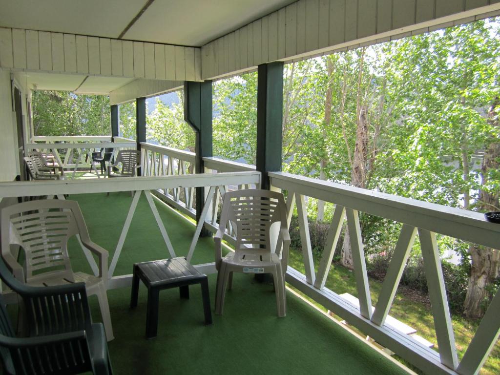 Balkón nebo terasa v ubytování Lakeside Motel