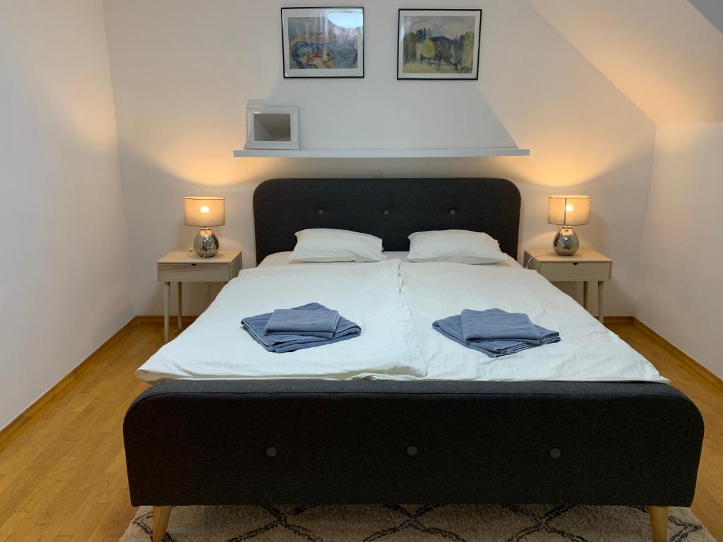 Postel nebo postele na pokoji v ubytování Apartment Center