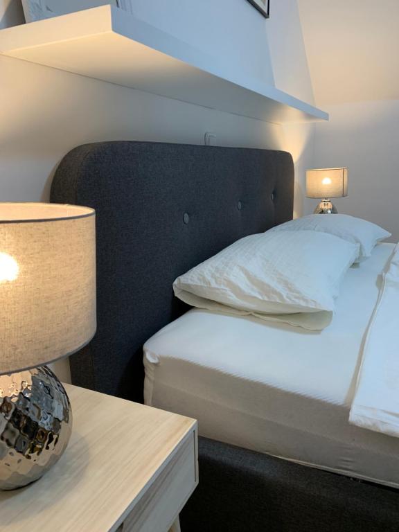 Postel nebo postele na pokoji v ubytování Apartment Center
