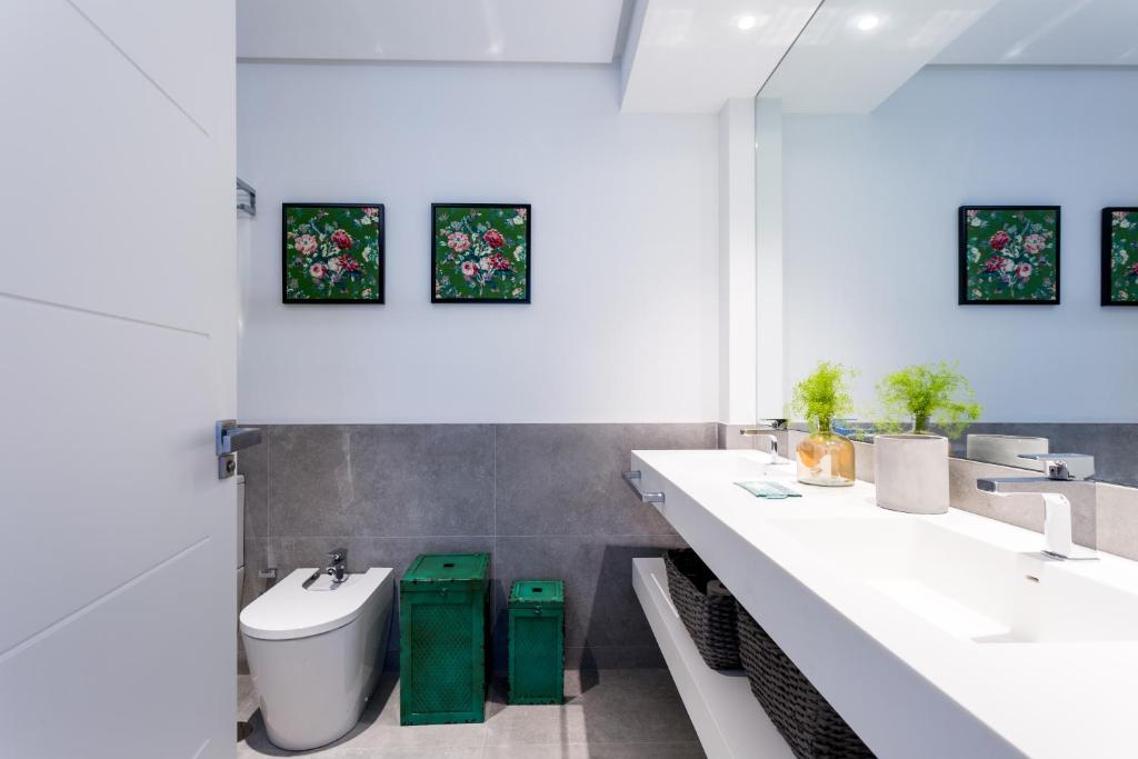 Koupelna v ubytování Apartamentos RG Plaza de España