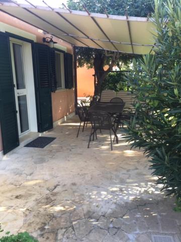 Patio alebo iná vonkajšia časť ubytovania Karrua House