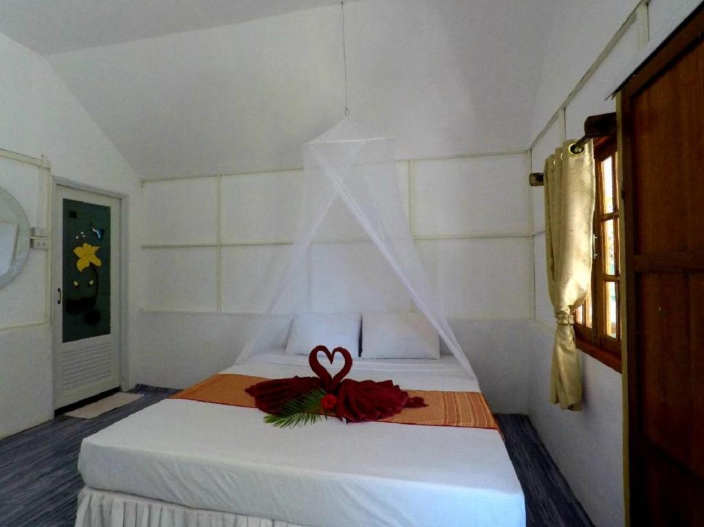 Koh Jum Coral Bay Resort - 10