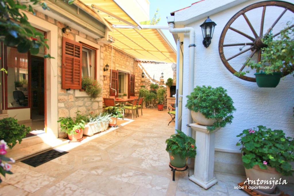 Budova, kde se bed and breakfast nachází