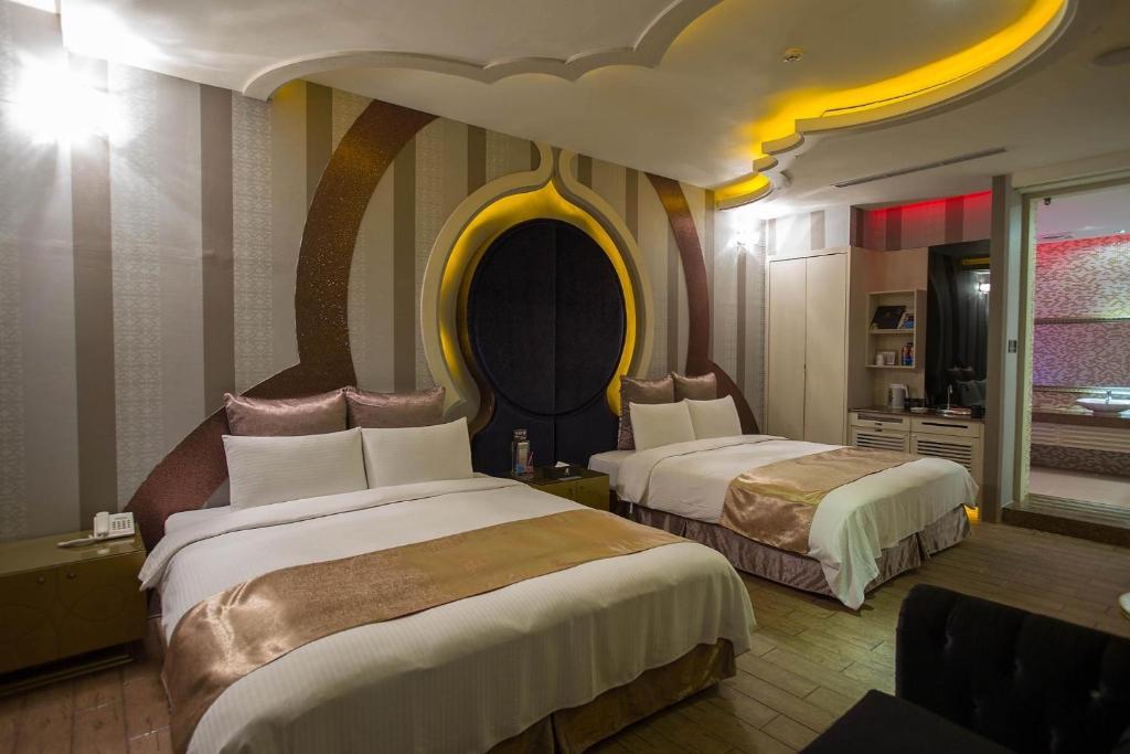 One + One Motel - Family Room