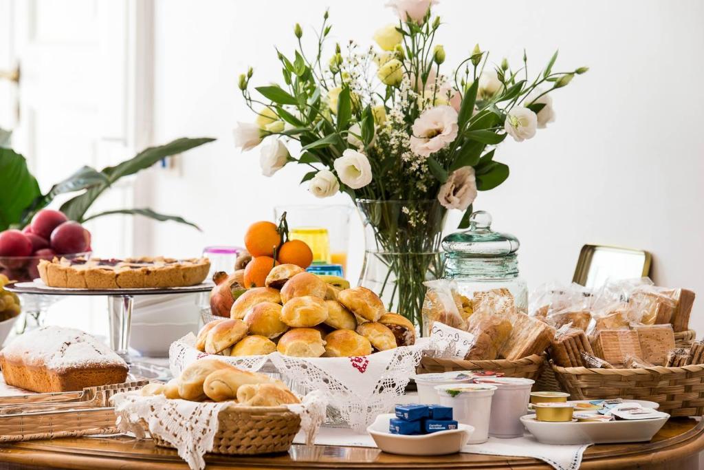 Jedlo v ubytovaní bed & breakfast alebo blízkom okolí
