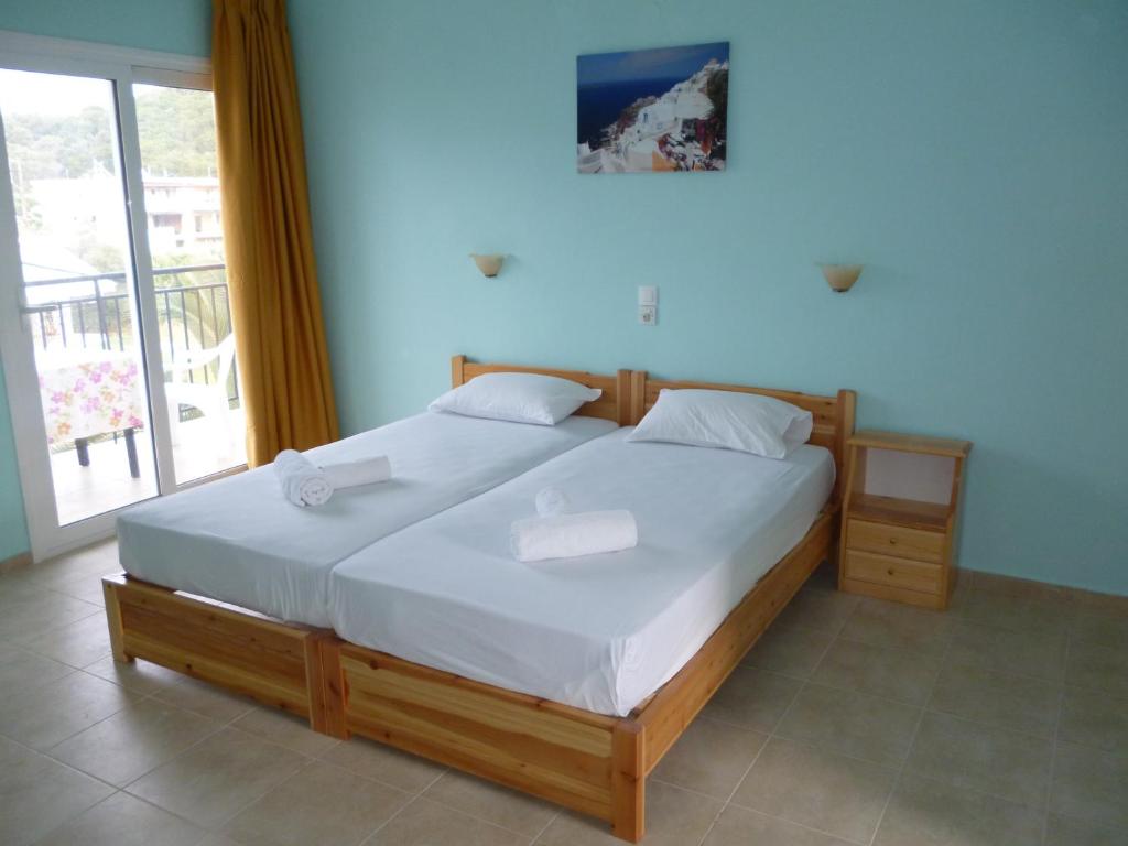 Postel nebo postele na pokoji v ubytování Alexandros Guest House