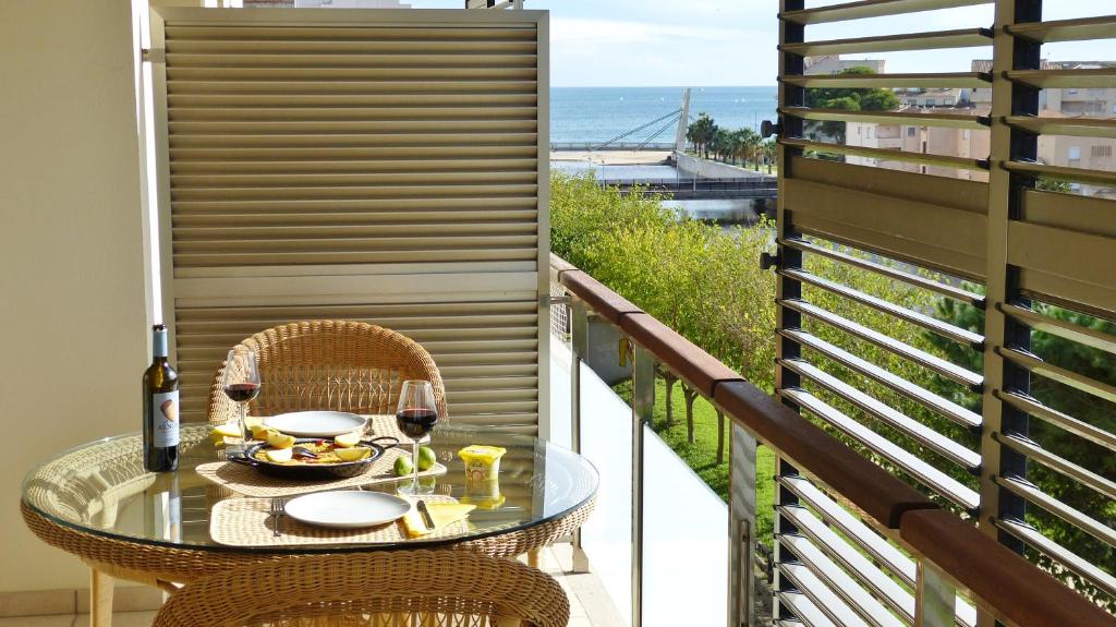 サン・アントニオ・デ・カランジャにあるMarina Park, House Fragataのバルコニー(テーブル、ワイン2杯付)