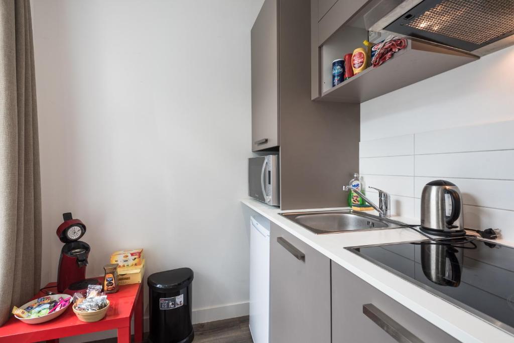 Appart République parking privé gratuit - Studio Apartment