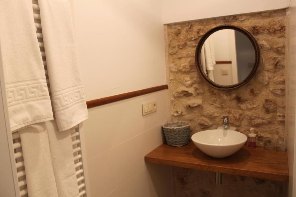 El Retiro del Pilar - Double Room With Private Bathroom