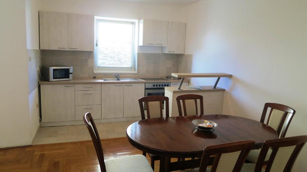 Zdjęcie z galerii obiektu Apartment Malinska,Krk, Primorje-Gorski Kotar 4 w mieście Malinska