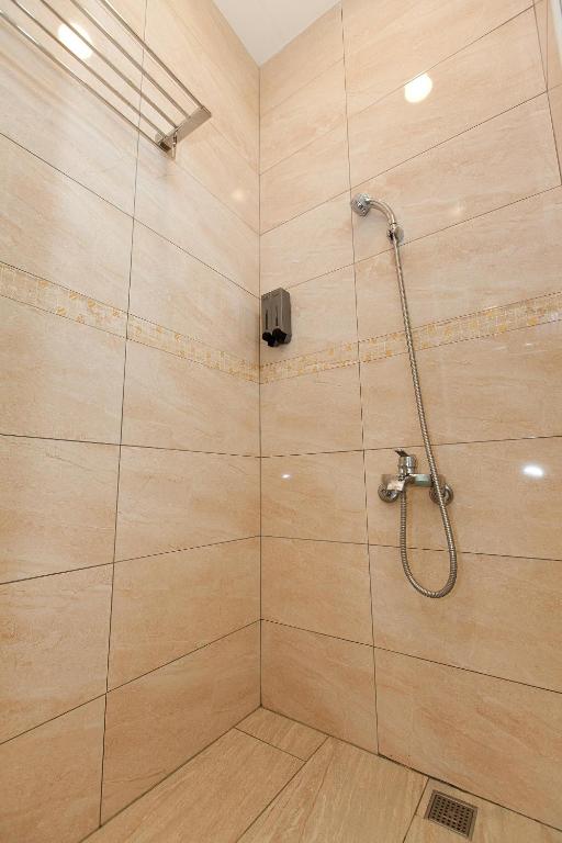Yuan Qiwu Homestay - Quadruple Room With Balcony