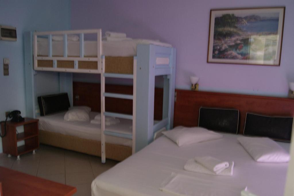 Postel nebo postele na pokoji v ubytování Diethnes Hotel