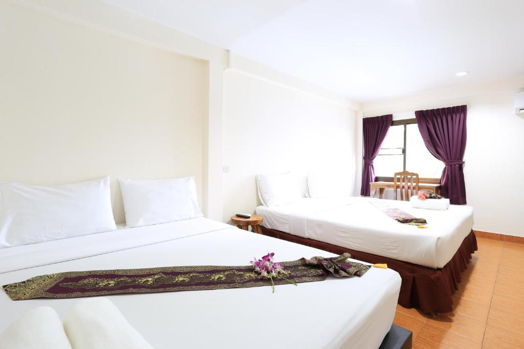Postel nebo postele na pokoji v ubytování The Siam Guest House - SHA Extra Plus