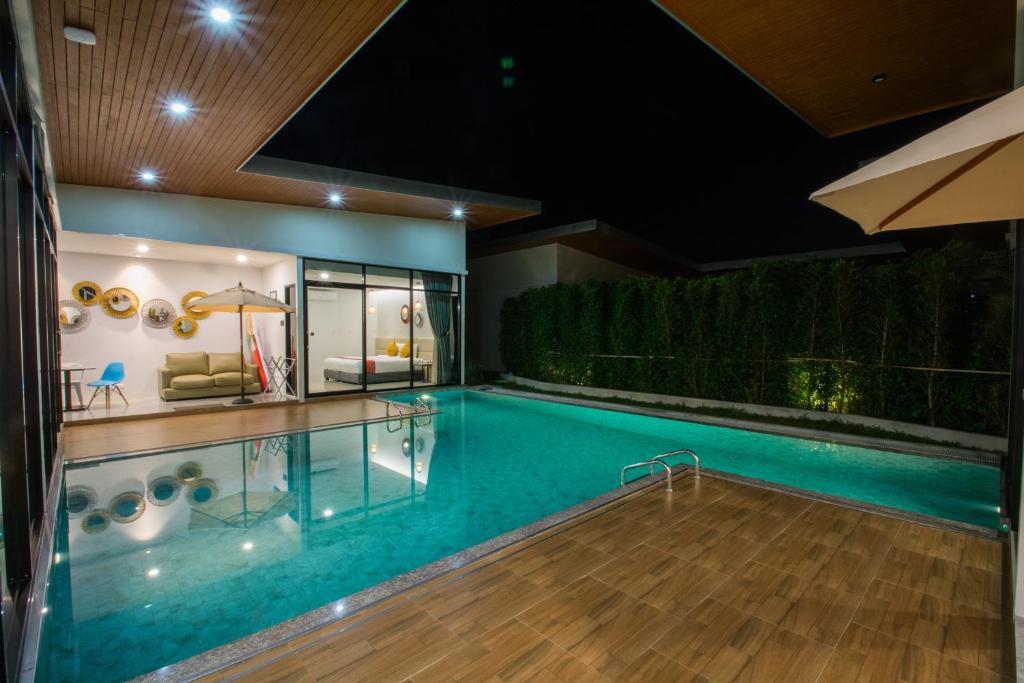 
Villa with Private Pool
