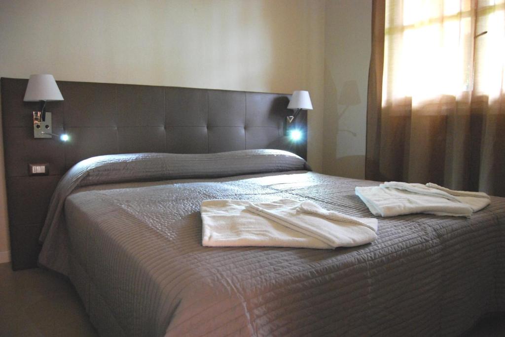 Posteľ alebo postele v izbe v ubytovaní Residenze Al Colle Dei Pini