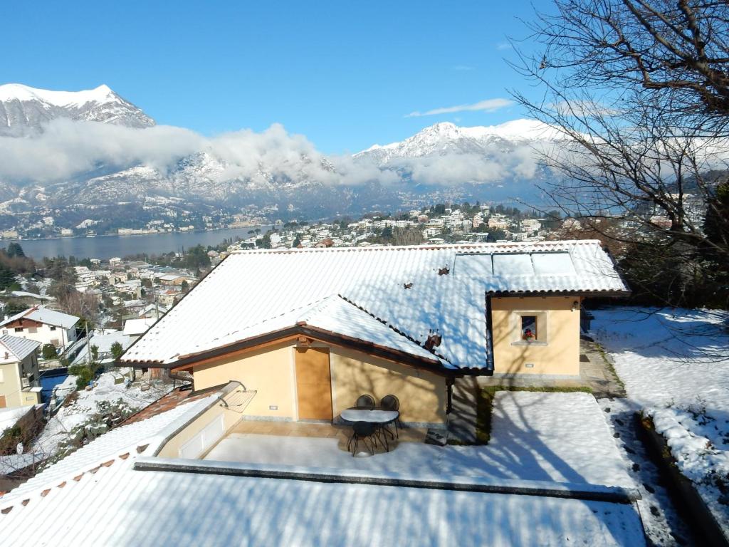 A general mountain view or a mountain view taken from Az apartmant