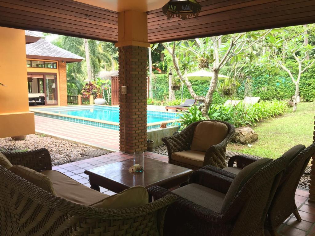 Bazén v ubytování Silent Palm Samui nebo v jeho okolí