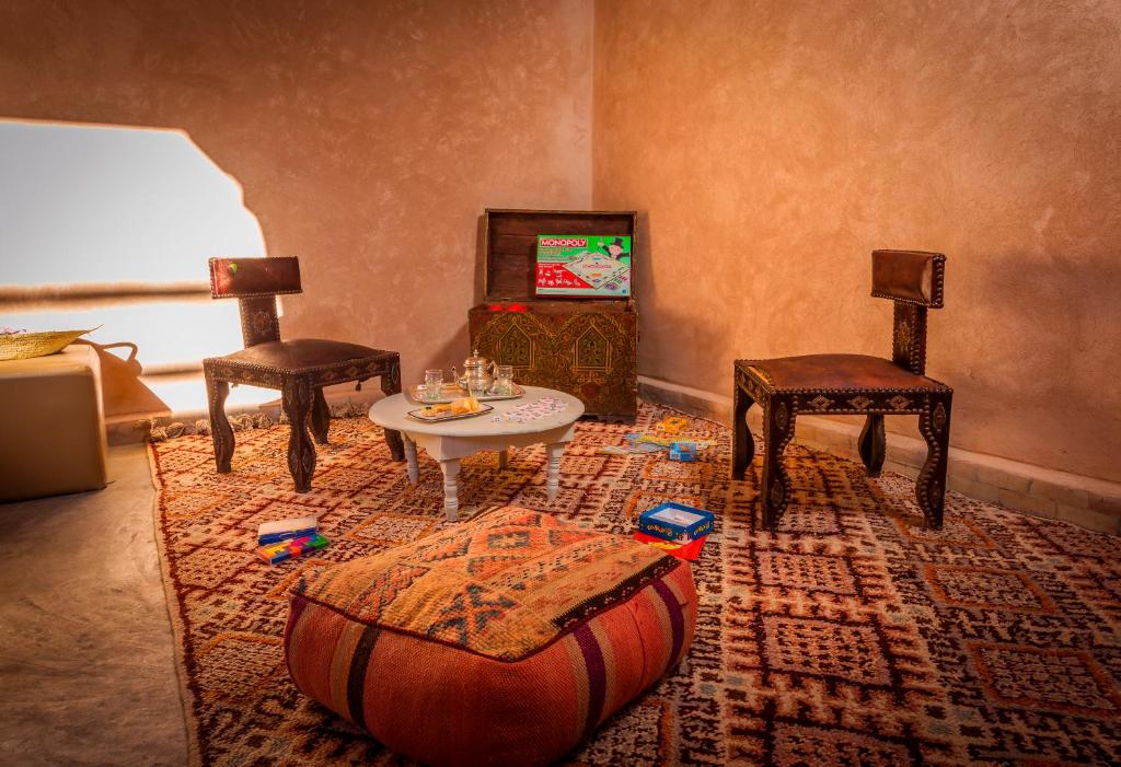 TV a/nebo společenská místnost v ubytování Riad Chamali